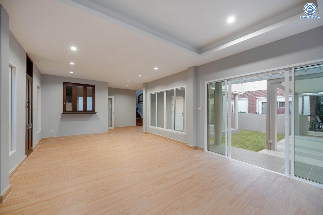 บ้านมือสองตกแต่งใหม่ โครงการ โนเบิลวานา ปิ่นเกล้า1 บ้านเดี่ยวหลังใหญ่ เนื้อที่ 65.6 ตร.ว. พื้นที่ใช้สอย 206.4 ตร.ม. ฟังก์ชัน 3 ห้องนอน 3 ห้องน้ำ 2 ห้องอเนกประสงค์  1 ห้องแม่บ้าน จอดรถได้ 2 คัน บนสุดยอดทำเลเดินทางสะดวก หน้าโครงการติดถนนใหญ่บรมราชชนนี ใกล้ทางคู่ขนานลอยฟ้าบรมราชชนนี ม.มหิดล เซ็นทรัลศาลายา และรายล้อมด้วยสิ่งอำนวยความสะดวกครบ...